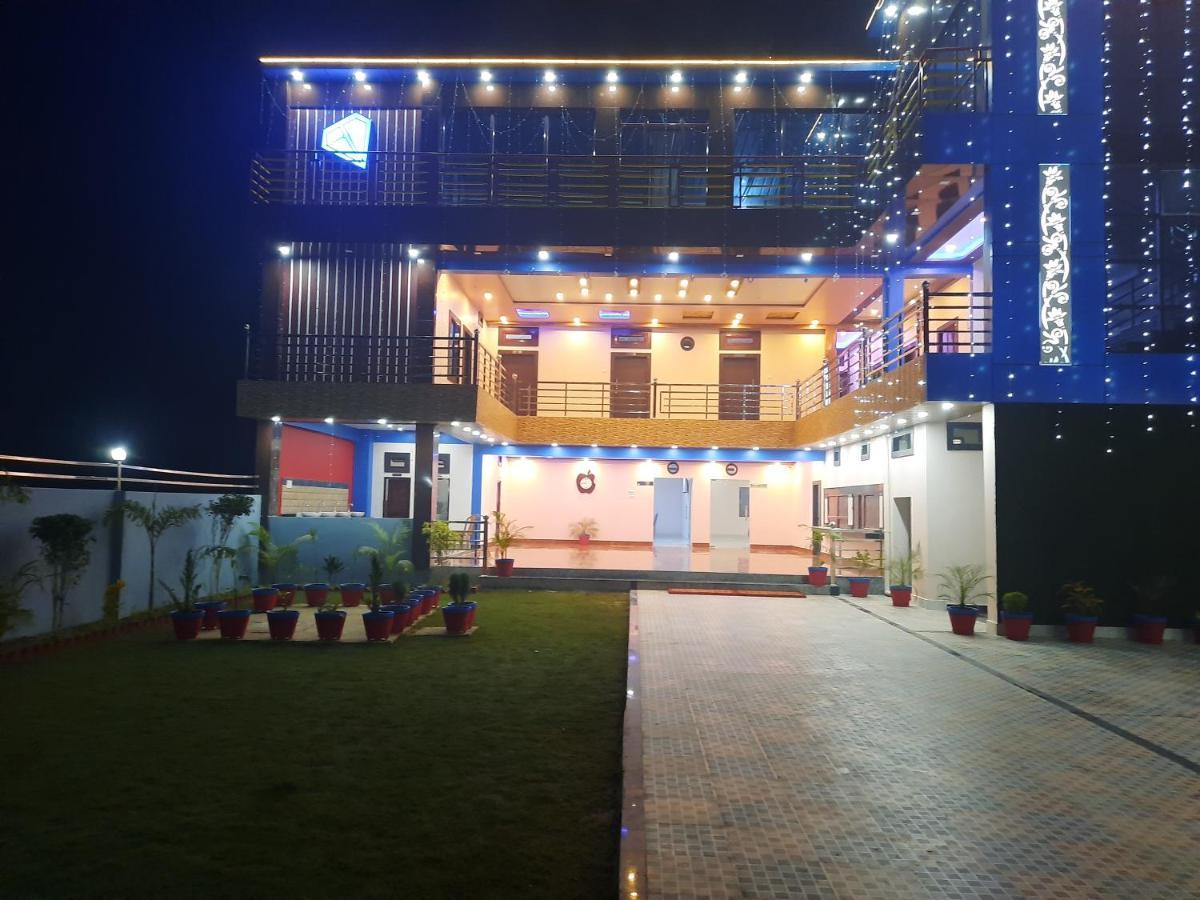 Hotel Blue Diamond Bahraich Экстерьер фото